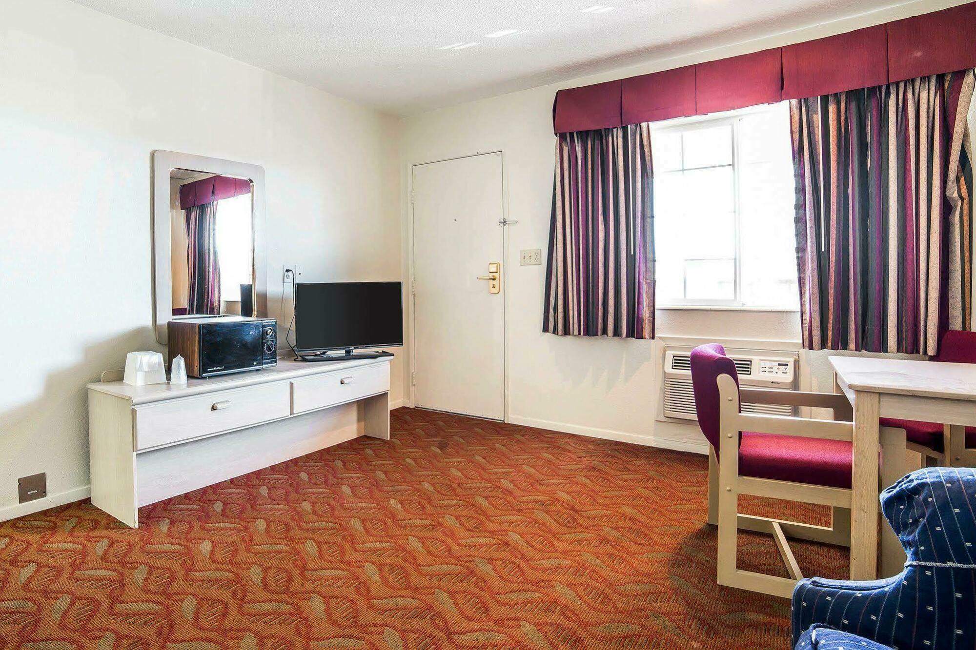 Econo Lodge Fallon Naval Air Station Area Exterior foto